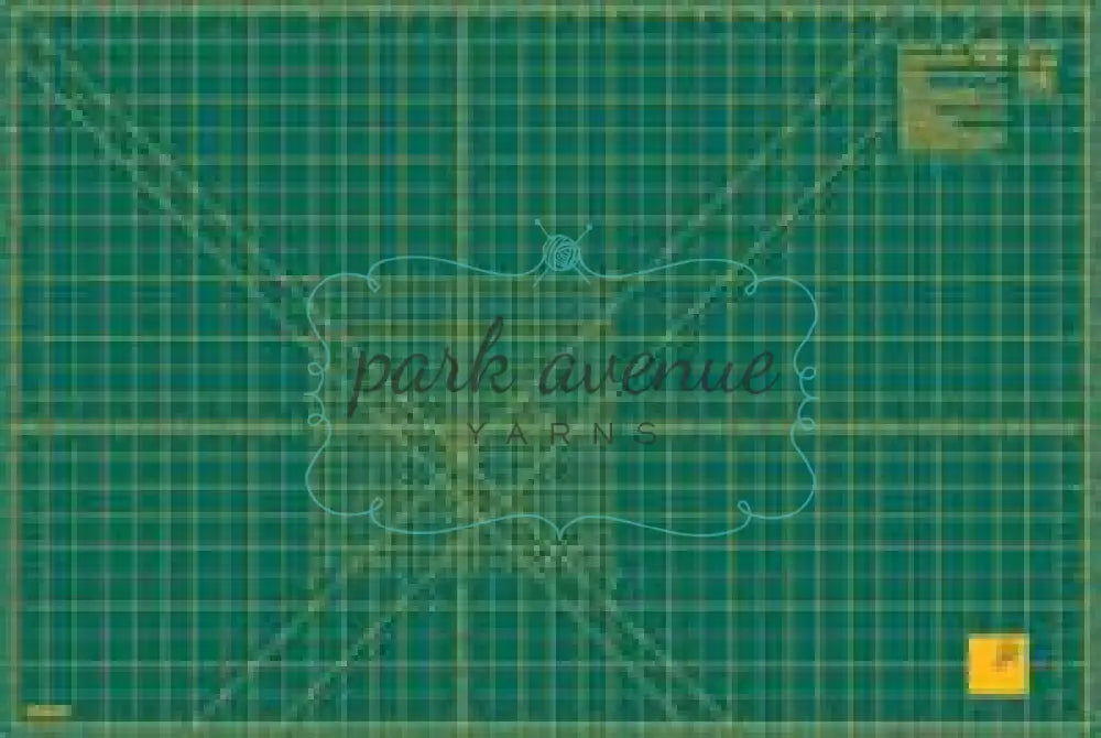 Rotary Mat 24’’ x 36’’ Sew & Quilt: Notions